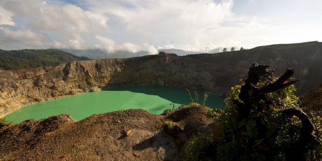 Kelimutu - the volcano of three differently colored lakes