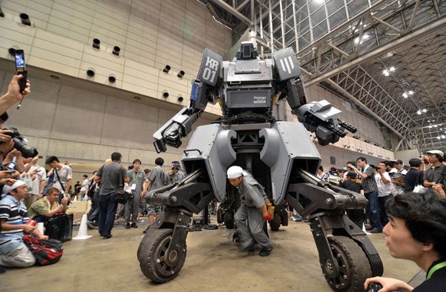 Четырехметровый робот-трансформер был представлен в Токио
