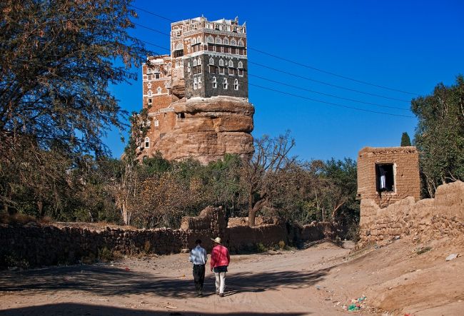 Dar al-Hajjar & palace on the rock