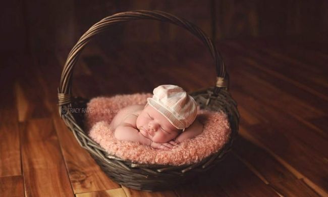 Sleeping babies in the photos Tracy Raver