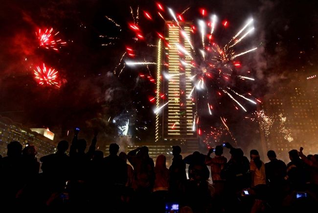 New Year's fireworks all over the planet 2013