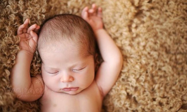 Sleeping babies in the photographs Tracy Raver