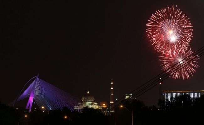 New Year's fireworks all over the planet 2013