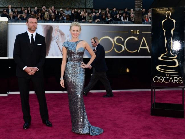 Лучшие наряды красной дорожки юбилейной церемонии «Оскар» (Oscar 2013)