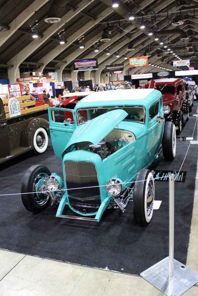 Ежегодная выставка ретромобилей «Grand National Roadster Show 2013»