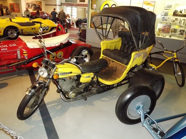 Щорічна виставка ретромобілів & laquo; Grand National Roadster Show 2013 & raquo;