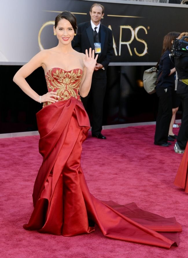 Лучшие наряды красной дорожки юбилейной церемонии «Оскар» (Oscar 2013)