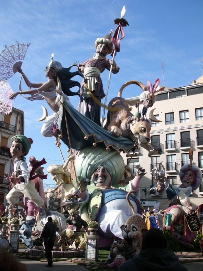 Фестиваль «Лас Фальяс» (Las Fallas) в испанской Валенсии