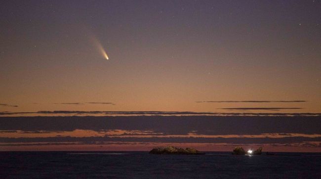 Comet Panstars appeared in the sky above the Earth