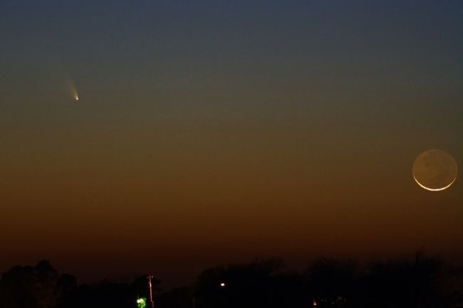 Comet Panstars appeared in the sky above the Earth