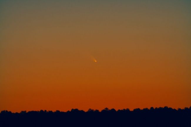 Comet Panstars appeared in the sky above the Earth