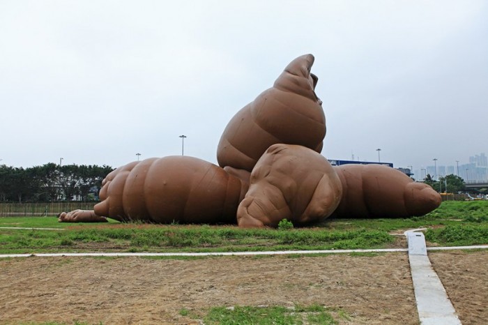 Inflatable heaps, pig and locust in Hong Kong