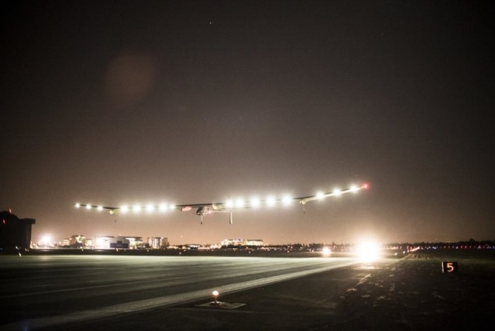 The Solar Impulse is preparing for a round-the-world flight (online broadcast)