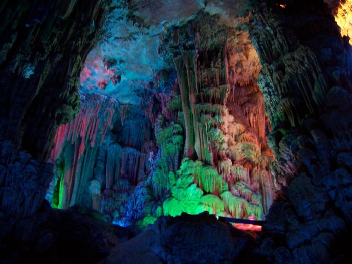 Сказочная пещера тростниковой флейты (Reed Flute Cave)