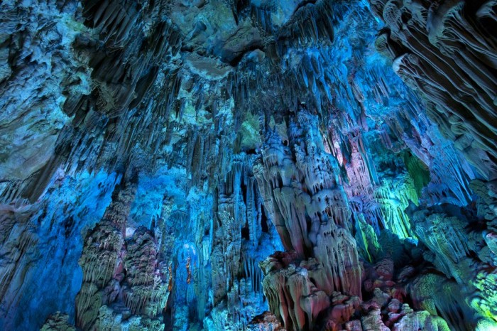 Сказочная пещера тростниковой флейты (Reed Flute Cave)