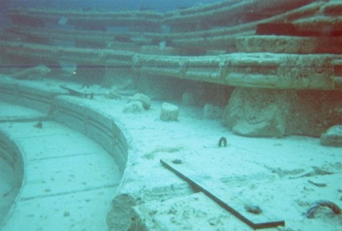 The biggest reef of anthropogenic origin and the underwater cemetery