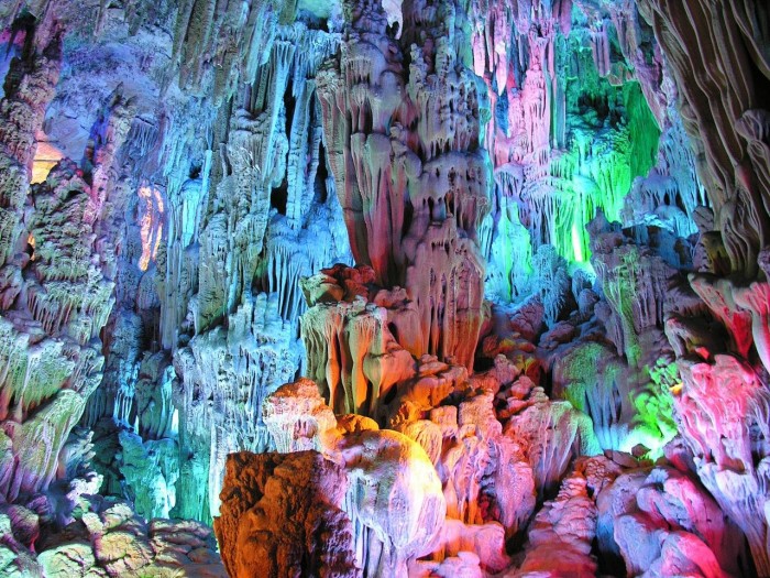 Сказочная пещера тростниковой флейты (Reed Flute Cave)