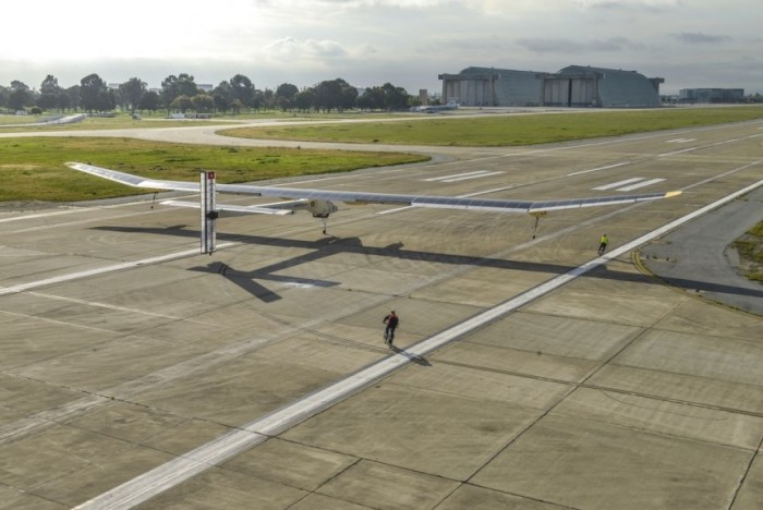 The Solar Impulse airplane is preparing for a round-the-world flight (online broadcast)