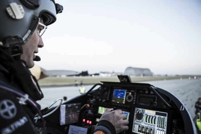 The Solar Impulse airplane is preparing for a round-the-world flight (online broadcast)