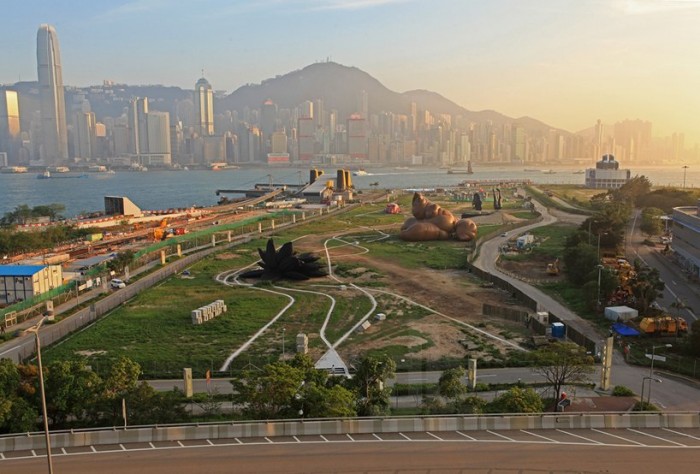 Inflatable heaps, pig and locust in Hong Kong