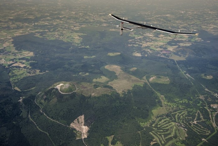 The Solar Impulse airplane is preparing for a round-the-world flight (online broadcast)