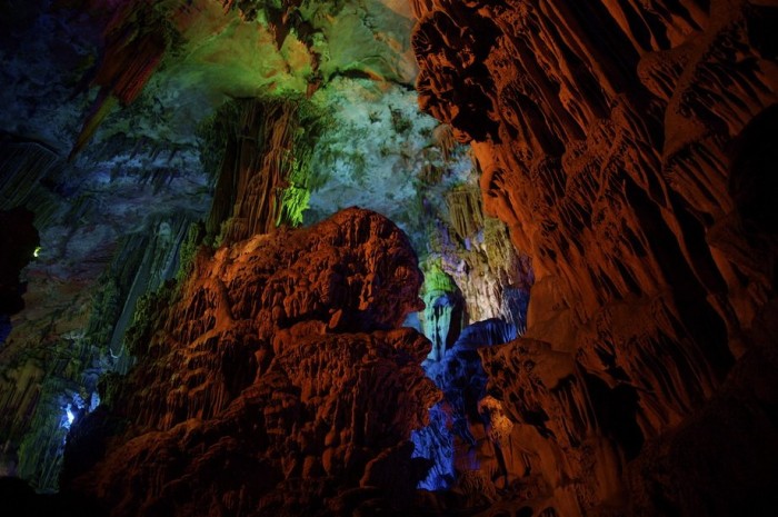 Казкова печера очеретяної флейти (Reed Flute Cave)