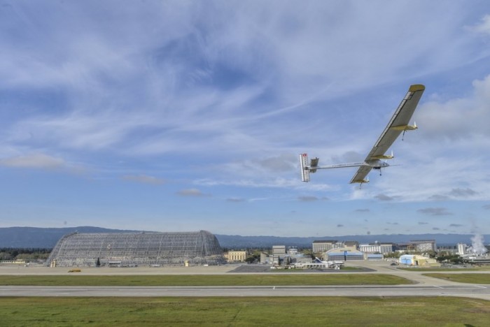 The Solar Impulse aircraft is preparing for a round-the-world flight (online broadcast)