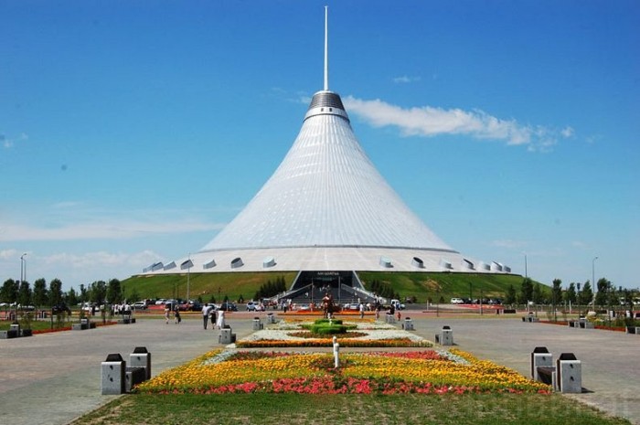 Khan Shatyr & ndash; the biggest tent in the world