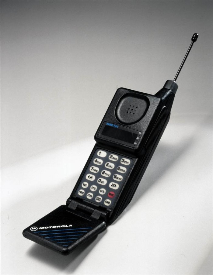 40 лет мобильному телефону