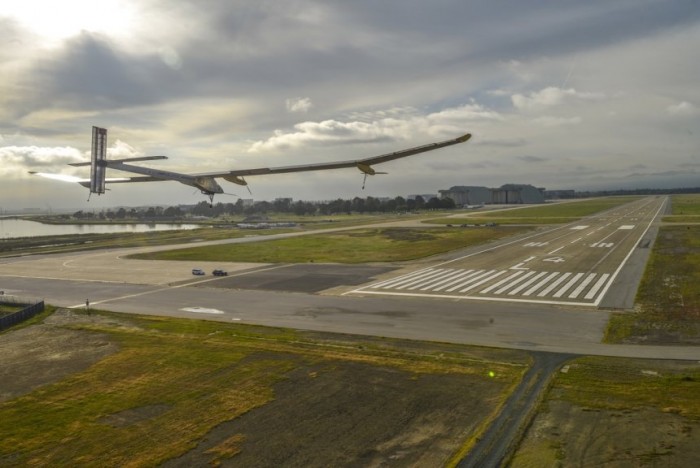 The Solar Impulse airplane is preparing for a round-the-world flight (online broadcast)