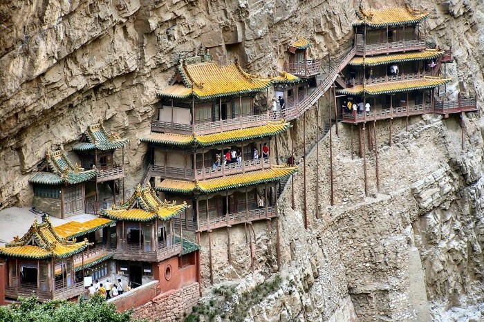 П'ять найбільш недоступних монастирів світу