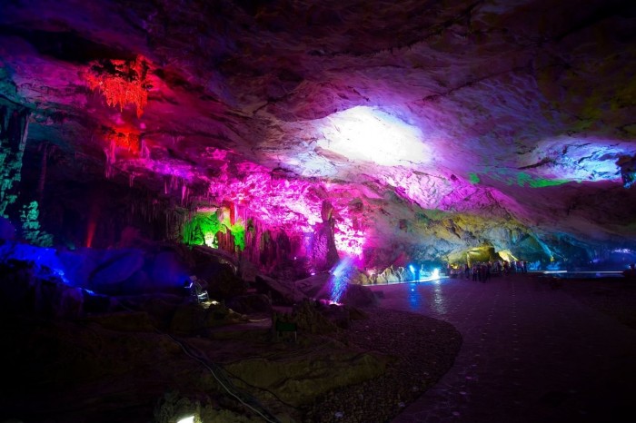 Сказочная пещера тростниковой флейты (Reed Flute Cave)