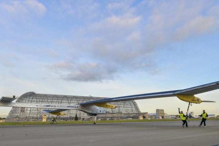 The Solar Impulse is preparing for a round-the-world flight (online broadcast)
