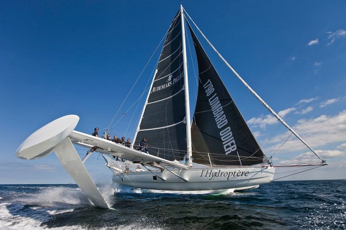 The fastest sailboat in the world - & laquo; Hydroptere & raquo;