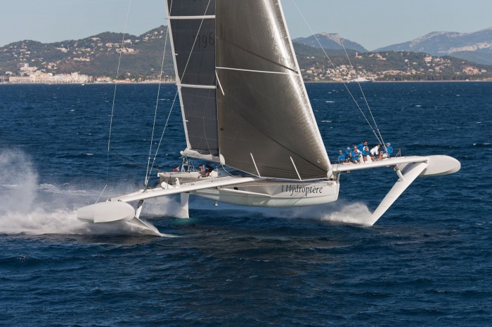 The fastest sailboat in the world - & laquo; Hydroptere & raquo;