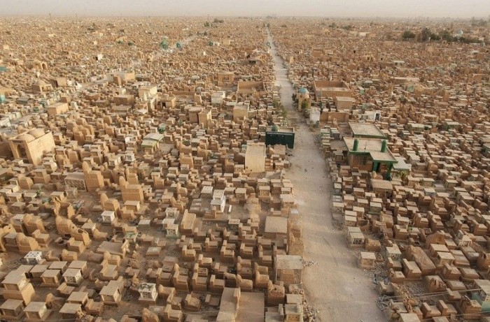 Найбільше в світі кладовище Ваді Аль-Салам (Wadi Al-Salaam)