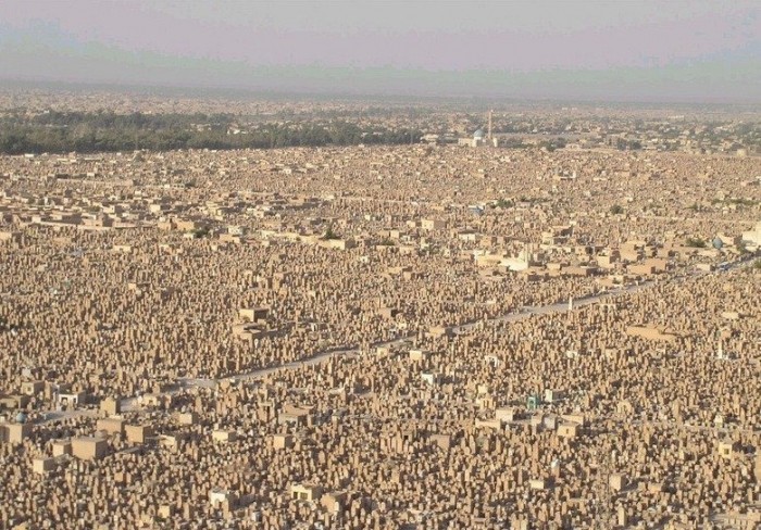 The world's largest cemetery Wadi Al-Salam (Wadi Al-Salaam)