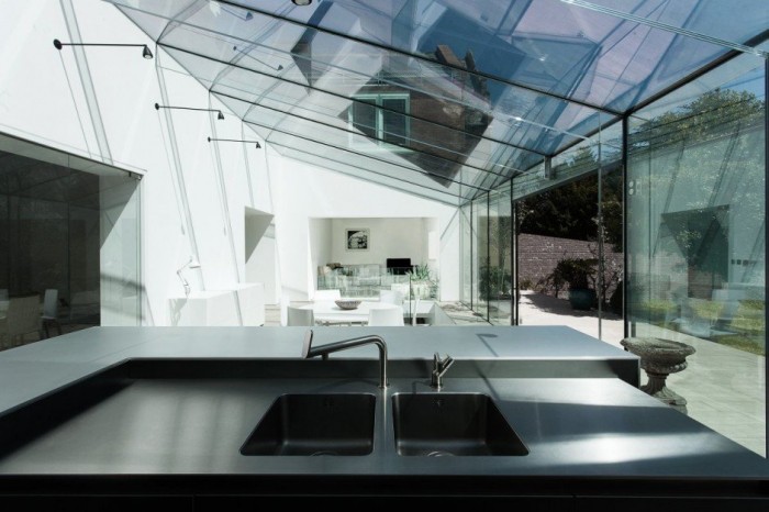 Скляний будинок від & laquo; AR Design Studio & raquo;