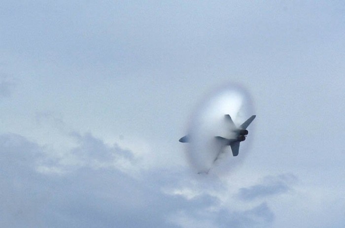 Фото літаків, що долають швидкість звуку