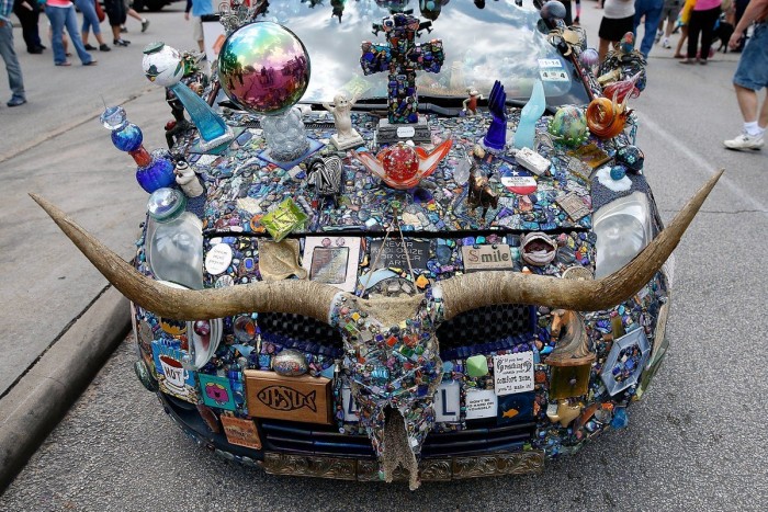 Выставка автомобилей «Art Car Parade» в Хьюстоне