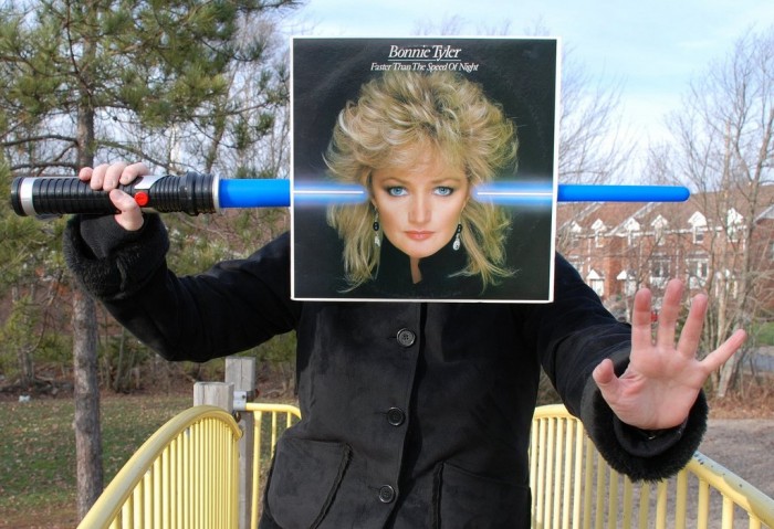 Позитивный фотопроект «Sleeveface»