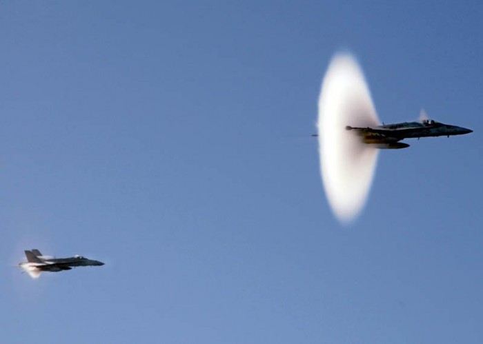 Фото літаків, що долають швидкість звуку
