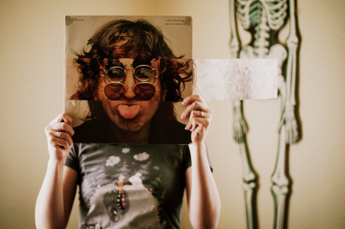 Позитивный фотопроект «Sleeveface»