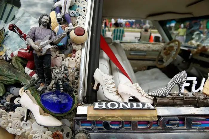 Выставка автомобилей «Art Car Parade» в Хьюстоне