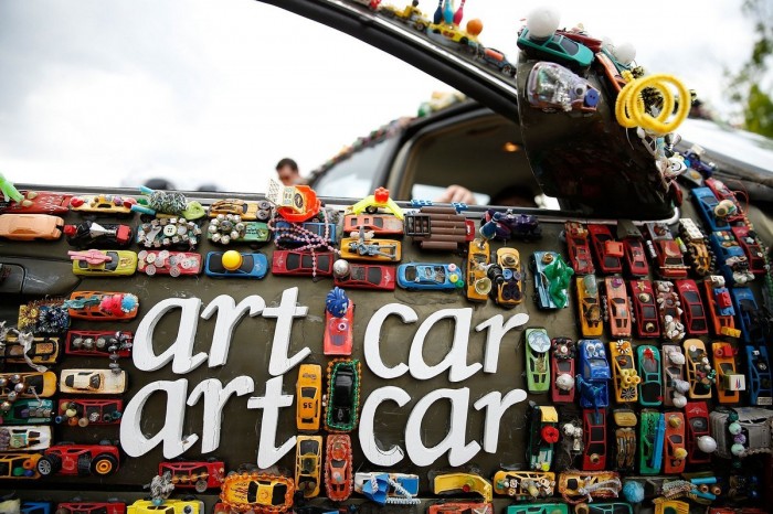 Выставка автомобилей «Art Car Parade» в Хьюстоне