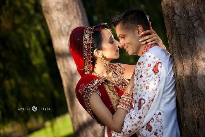The features of the Indian wedding in the works of Apres Chavda