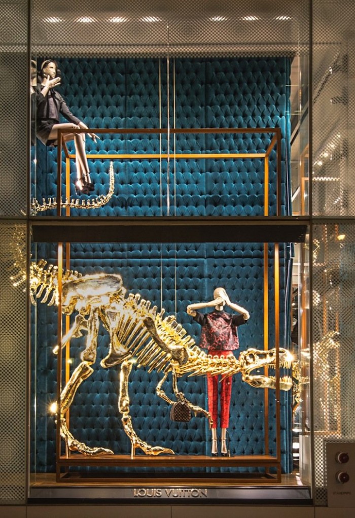 The golden skeletons of the dinosaurs of Louis Vuitton
