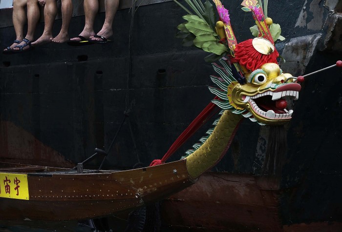 Гонки лодок-драконов в Гонконге