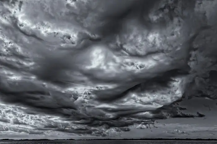 Необычные редкие облака Mammatus и Undulatus asperatus