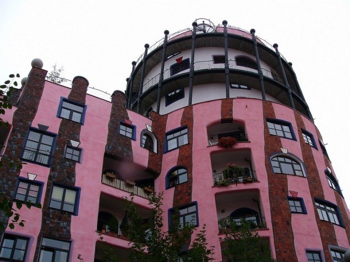 Незвичайна архітектура Фриденсрайха Хундертвассера ( Friedensreich Hundertwasser)